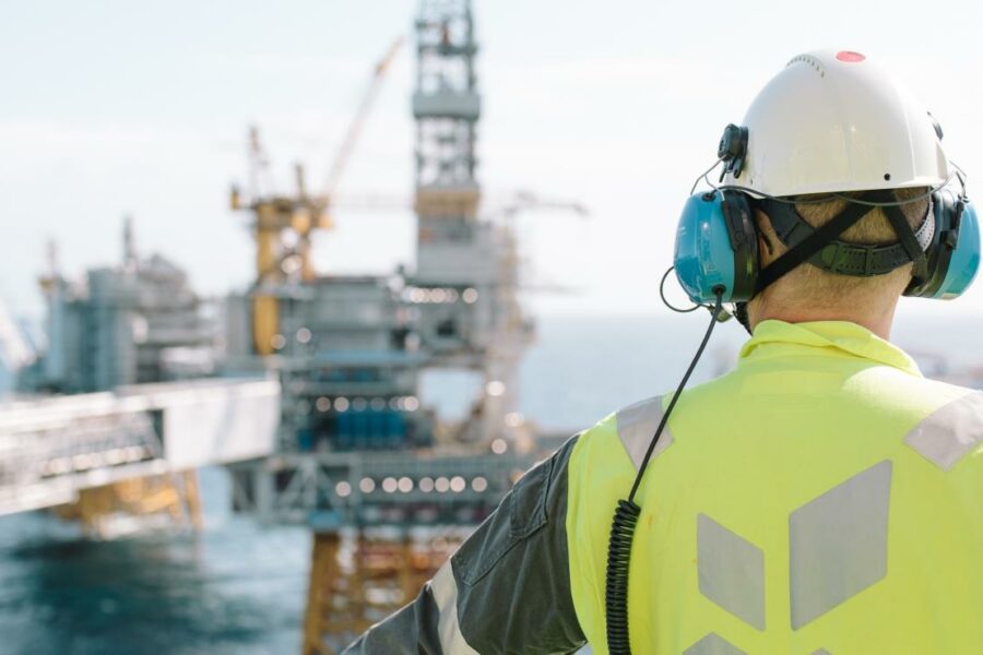 Equinor-worker-2